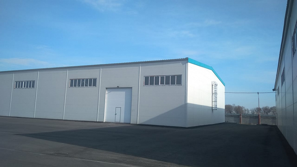 Цех производственного назначения со встроенными помещениями и подвесным краном грузоподъемностью 5 т