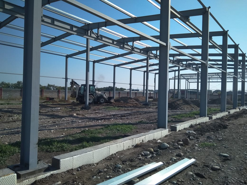 Цех производственного назначения со встроенными помещениями и подвесным краном грузоподъемностью 5 т