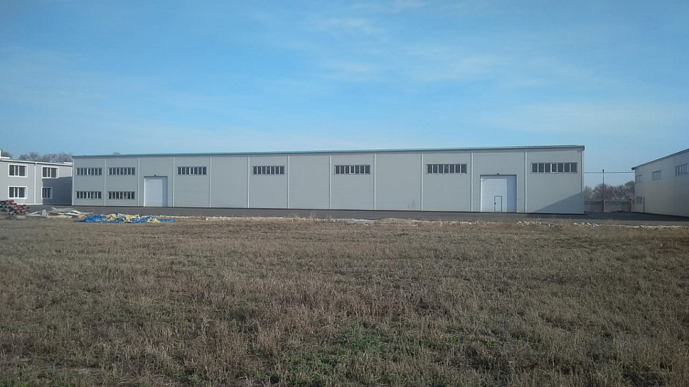 Цех производственного назначения со встроенными помещениями и подвесным краном грузоподъемностью 5 т