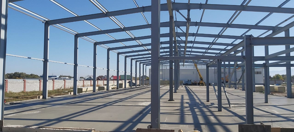 Цех производственного назначения со встроенными помещениями и подвесным краном грузоподъемностью 5 т